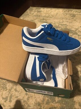 Puma Kids Royal Blue and White Suede Sneakers xl ps sz 2c 2 brand new in box
